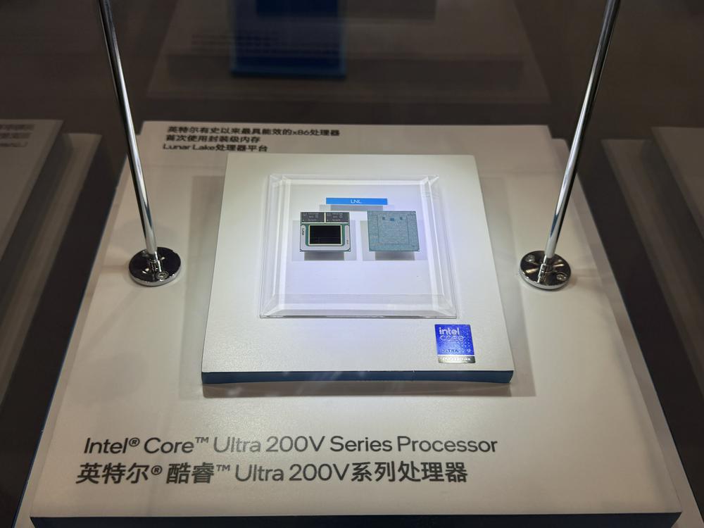 芯片巨头预言明年底出货超亿台AI PC 服务器探索“油冷”革新